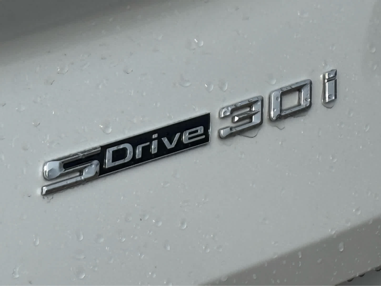 Used 2022 Mineral White Metallic BMW sDrive30i image 11