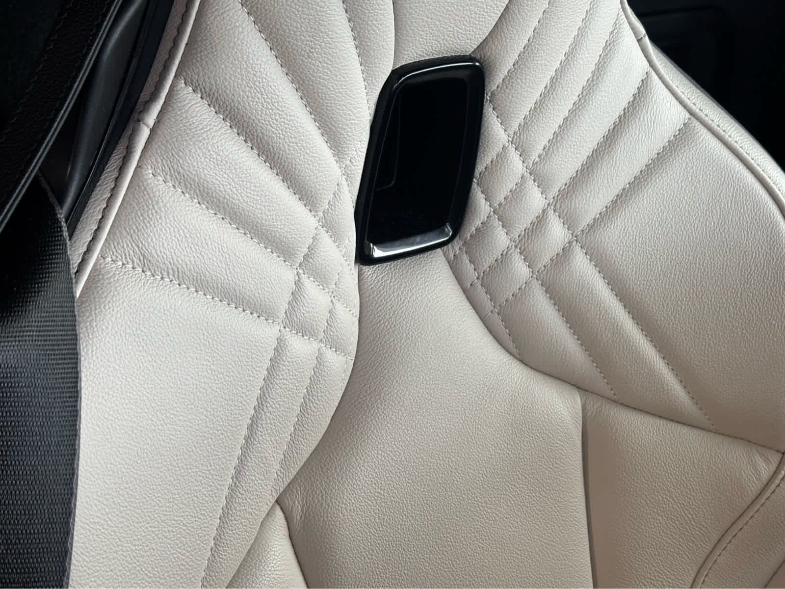 Used 2022 Mineral White Metallic BMW sDrive30i image 13