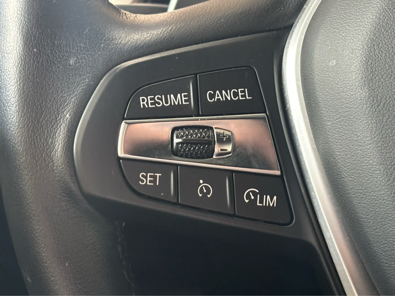 Used 2022 Mineral White Metallic BMW sDrive30i image 15