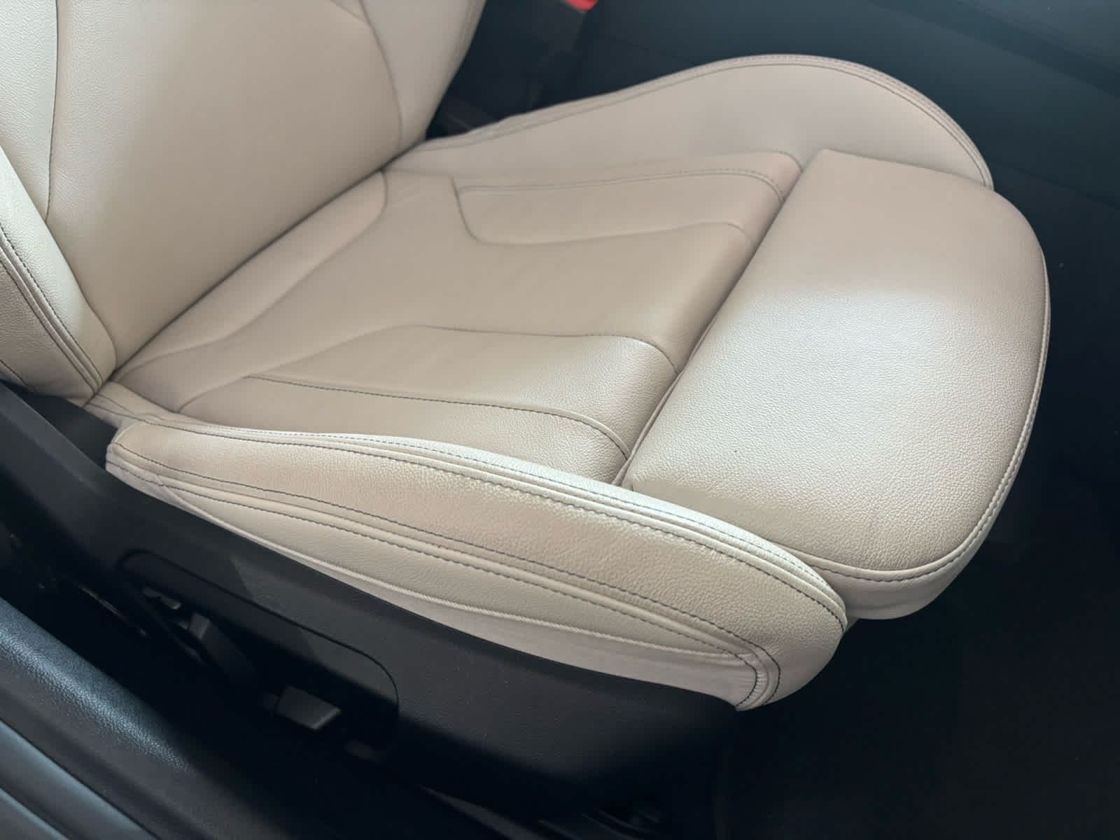 Used 2022 Mineral White Metallic BMW sDrive30i image 12