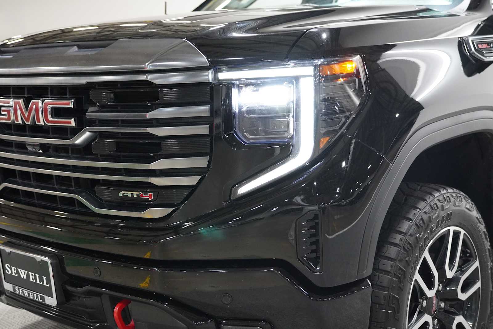 Used 2024 Onyx Black GMC AT4 image 6