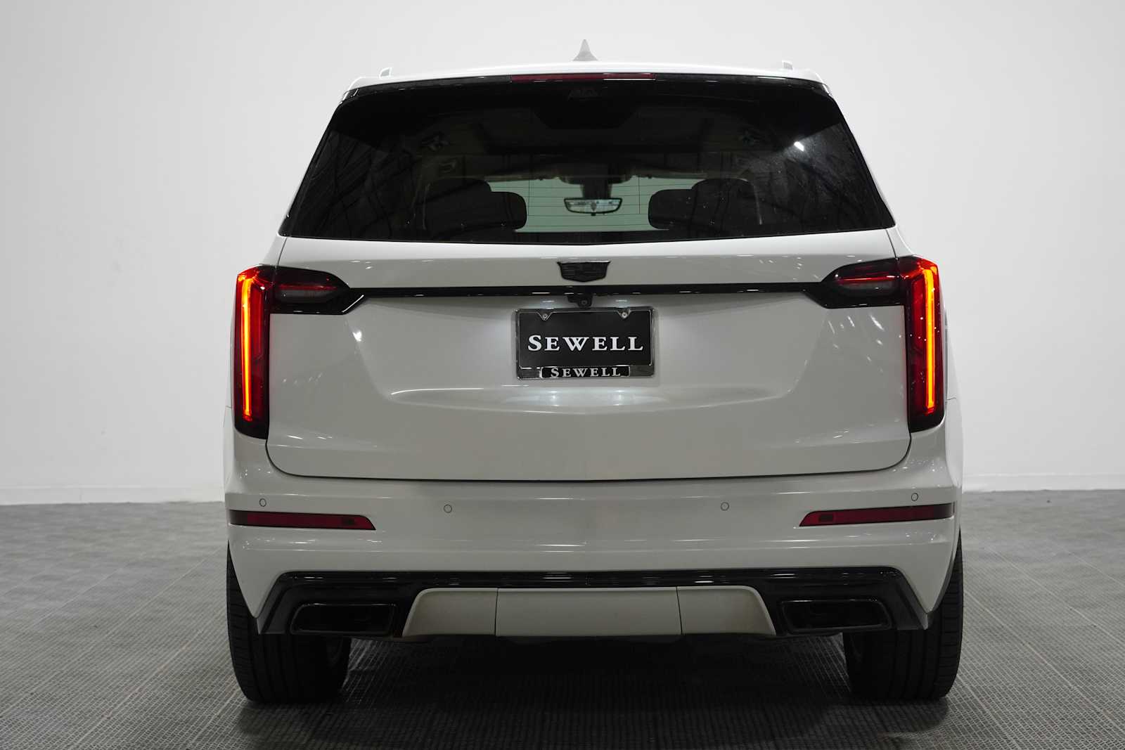 Used 2022 Crystal White Tricoat Cadillac Premium Luxury image 5