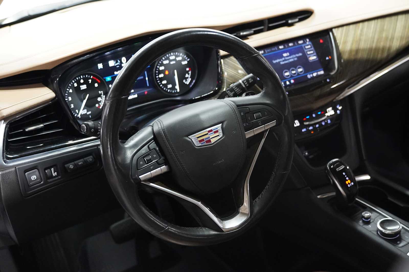 Used 2022 Crystal White Tricoat Cadillac Premium Luxury image 9