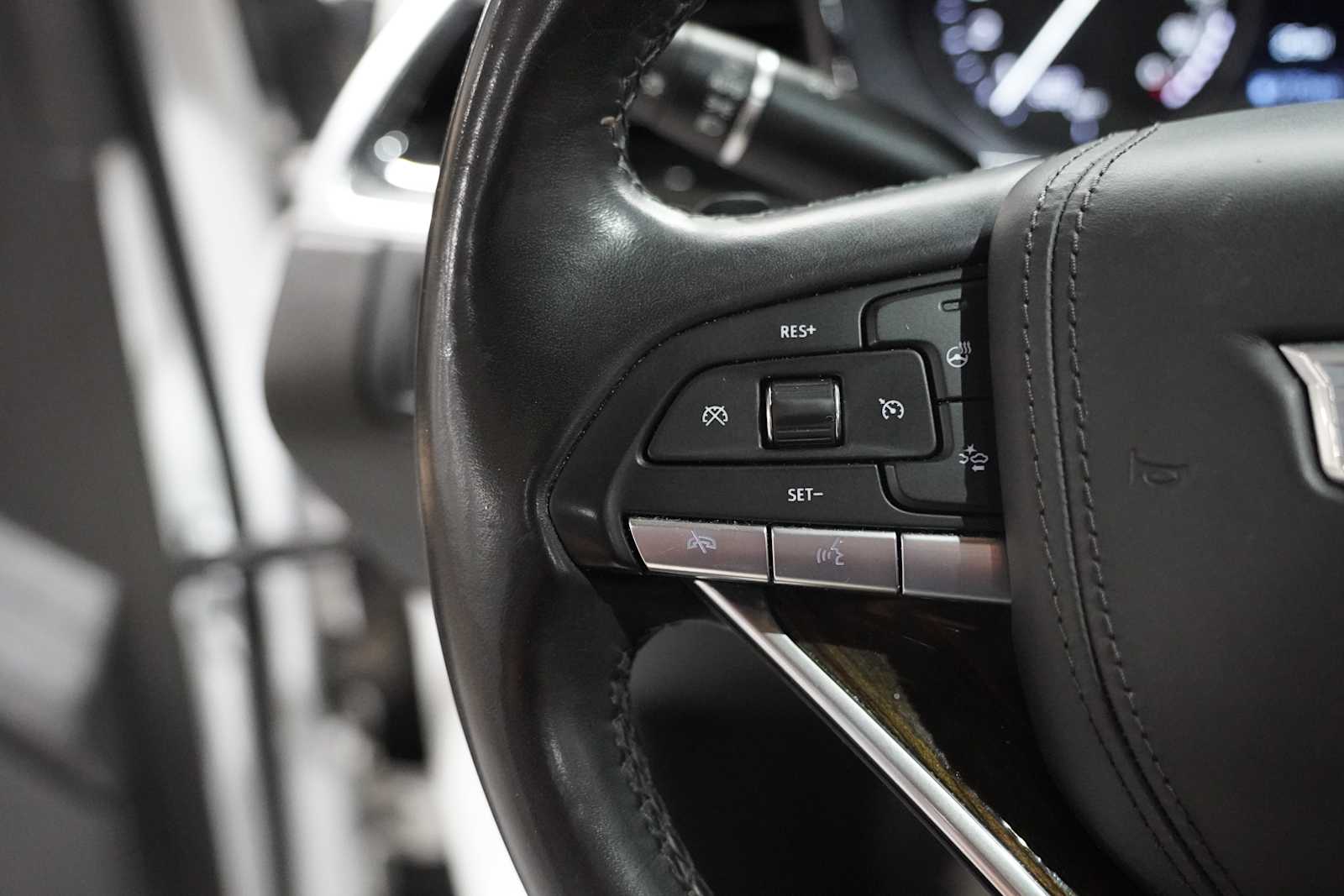 Used 2022 Crystal White Tricoat Cadillac Premium Luxury image 19