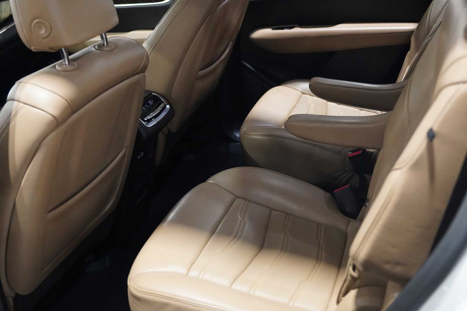 Used 2022 Crystal White Tricoat Cadillac Premium Luxury image 20