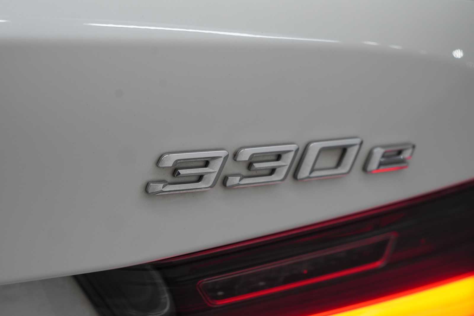 Used 2022 Mineral White Metallic BMW 330e xDrive image 9