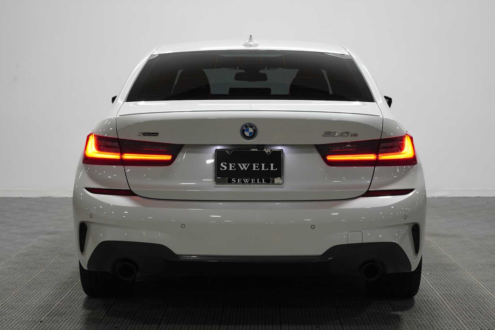 Used 2022 Mineral White Metallic BMW 330e xDrive image 5