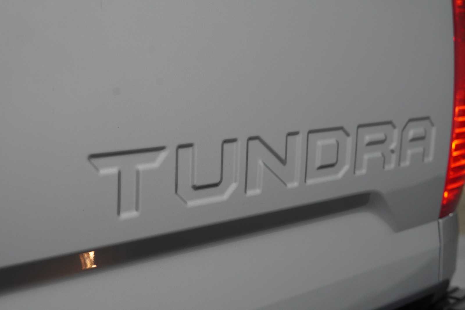Used 2016 Silver Sky Metallic Toyota SR5 image 9