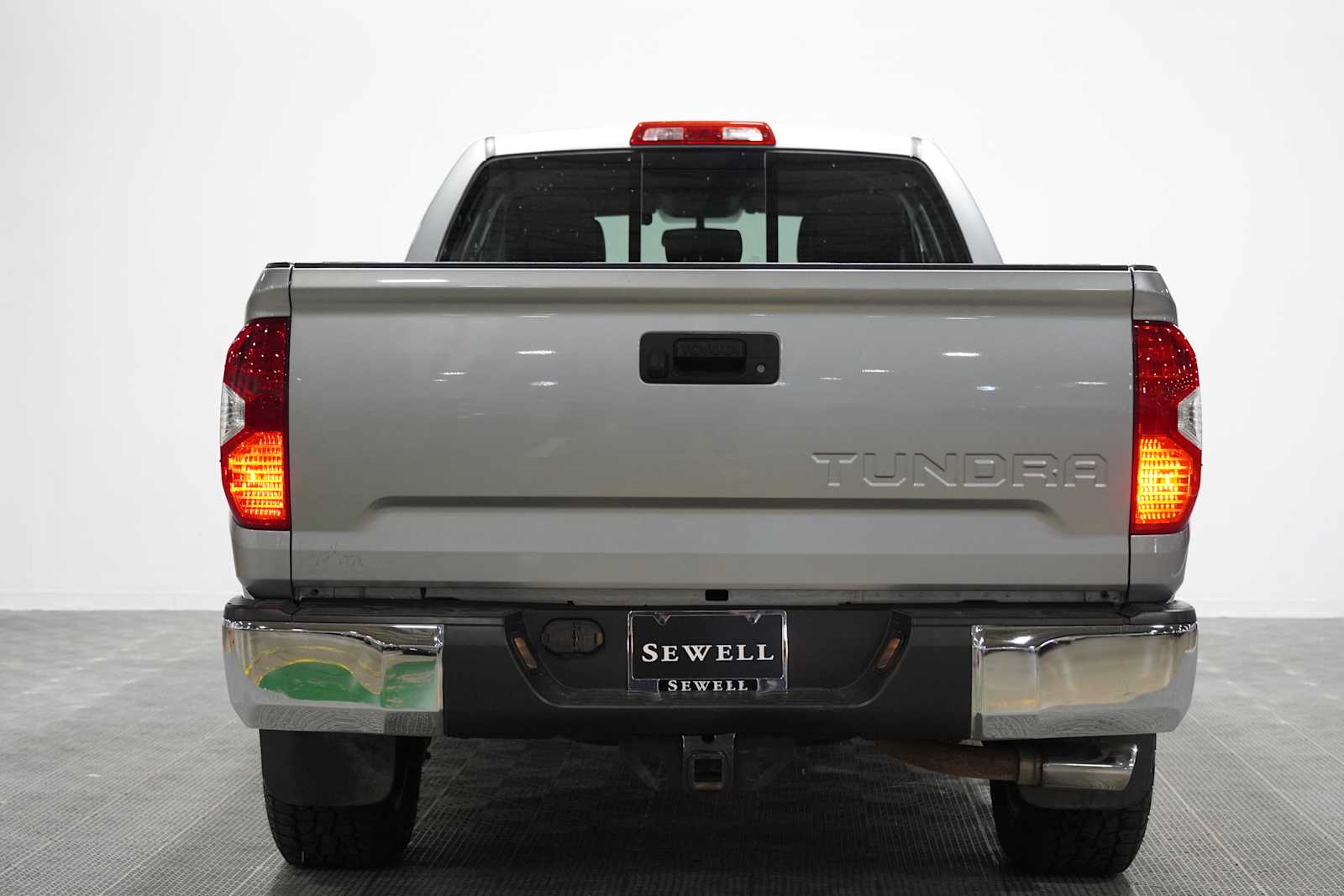 Used 2016 Silver Sky Metallic Toyota SR5 image 5
