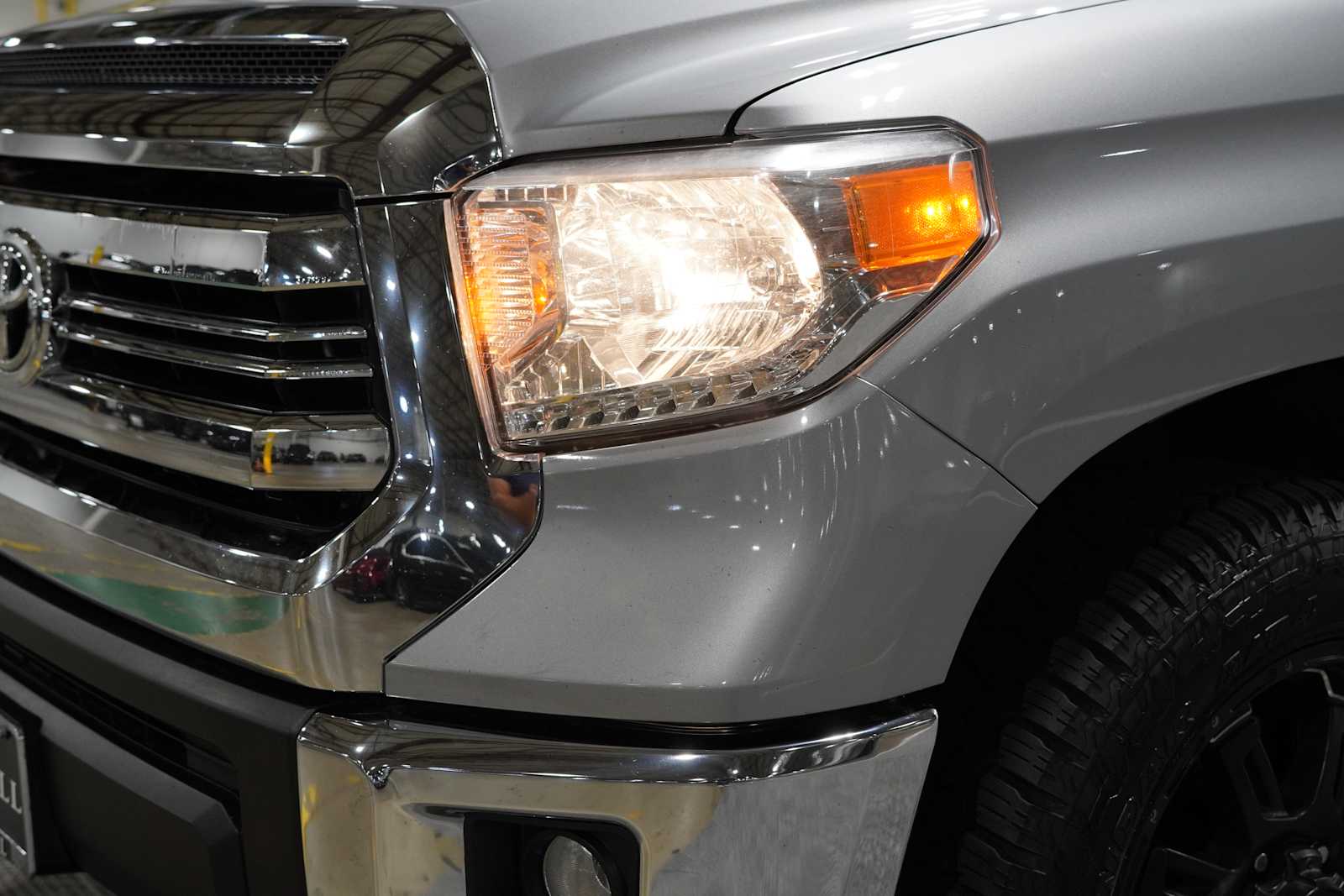 Used 2016 Silver Sky Metallic Toyota SR5 image 7