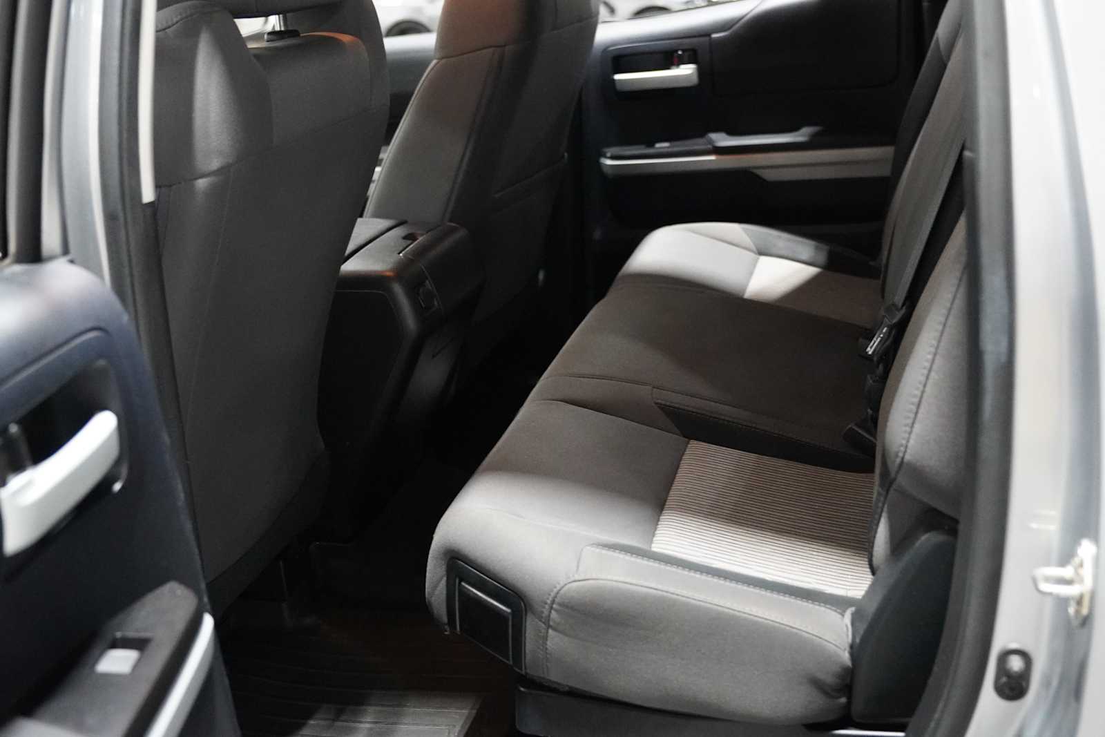 Used 2016 Silver Sky Metallic Toyota SR5 image 20
