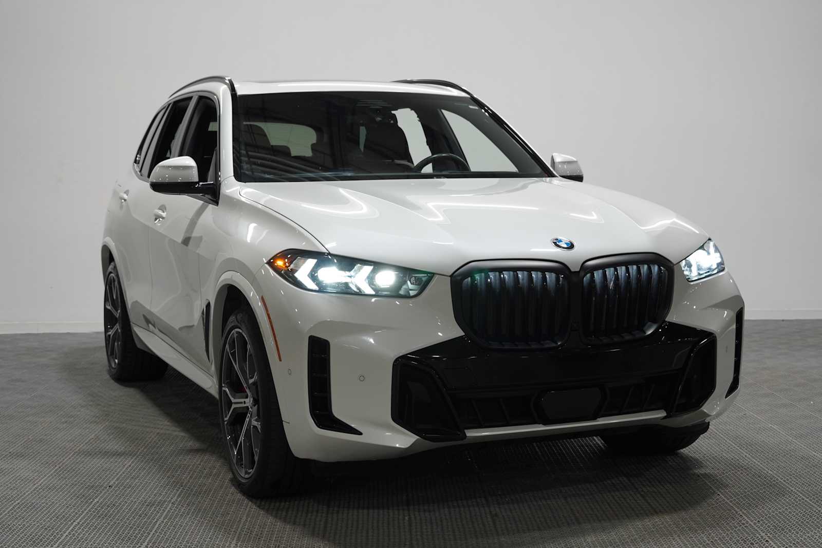 Certified Used 2024 Mineral White Metallic BMW sDrive40i image 3