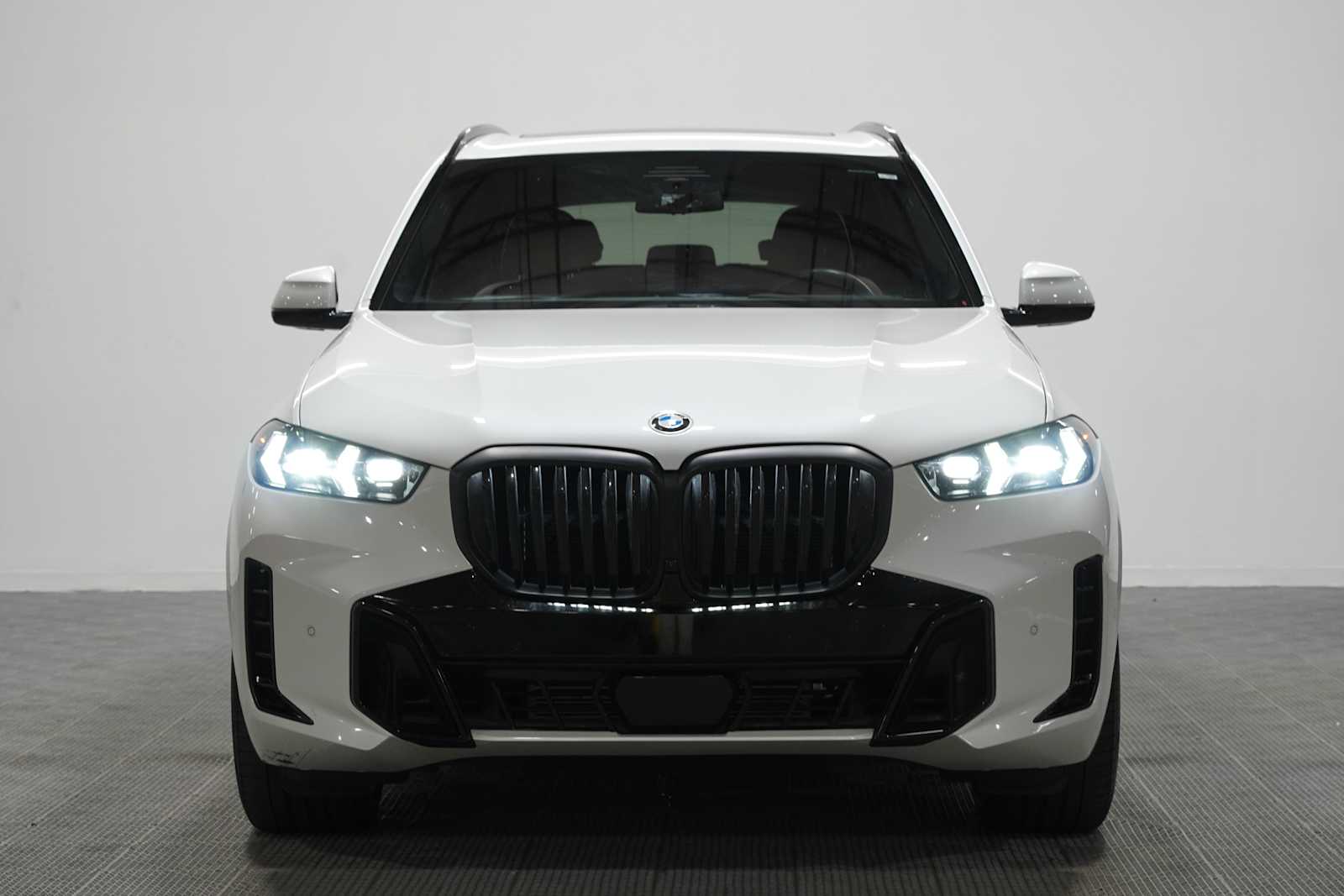 Certified Used 2024 Mineral White Metallic BMW sDrive40i image 2