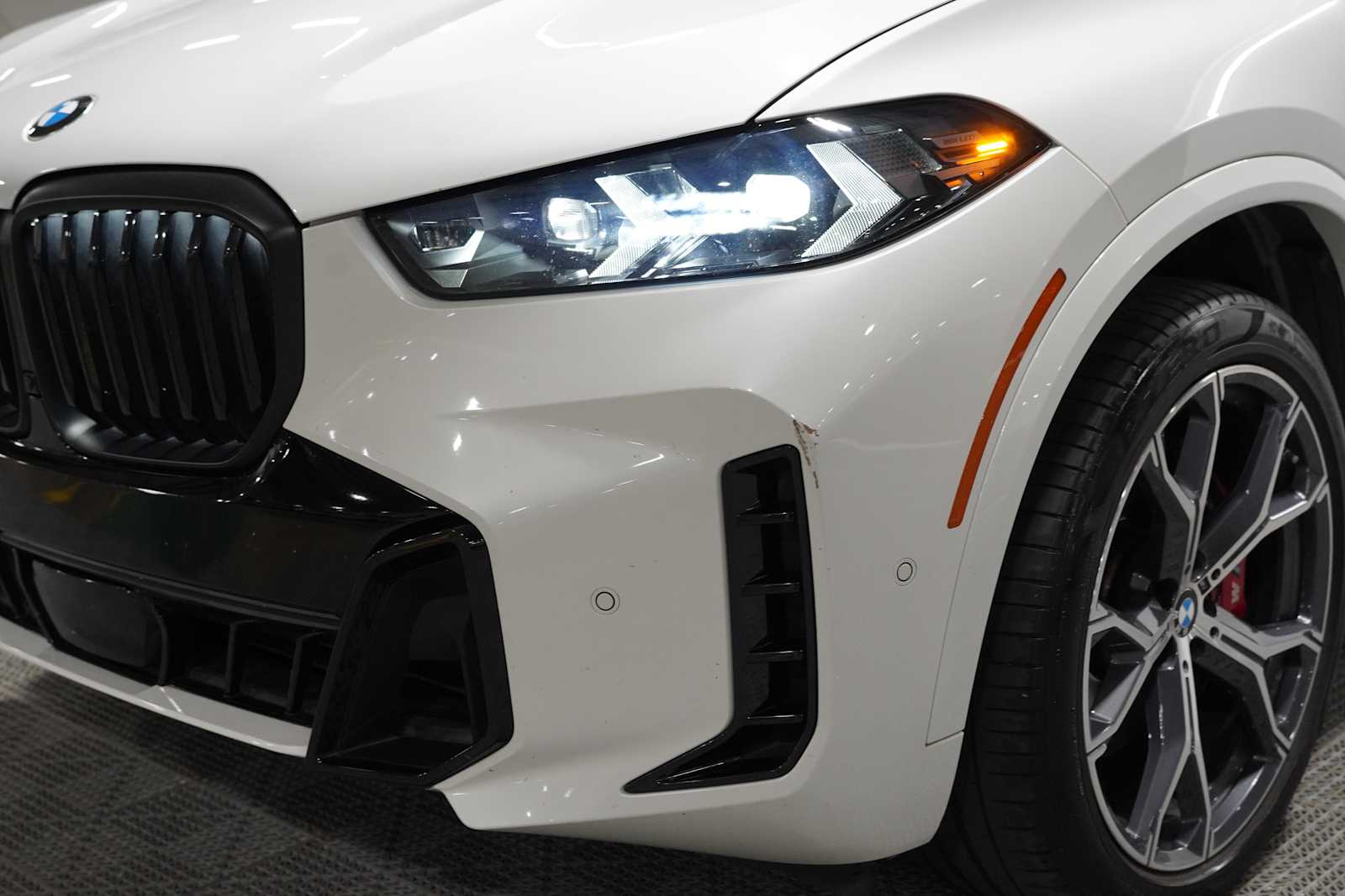 Certified Used 2024 Mineral White Metallic BMW sDrive40i image 7