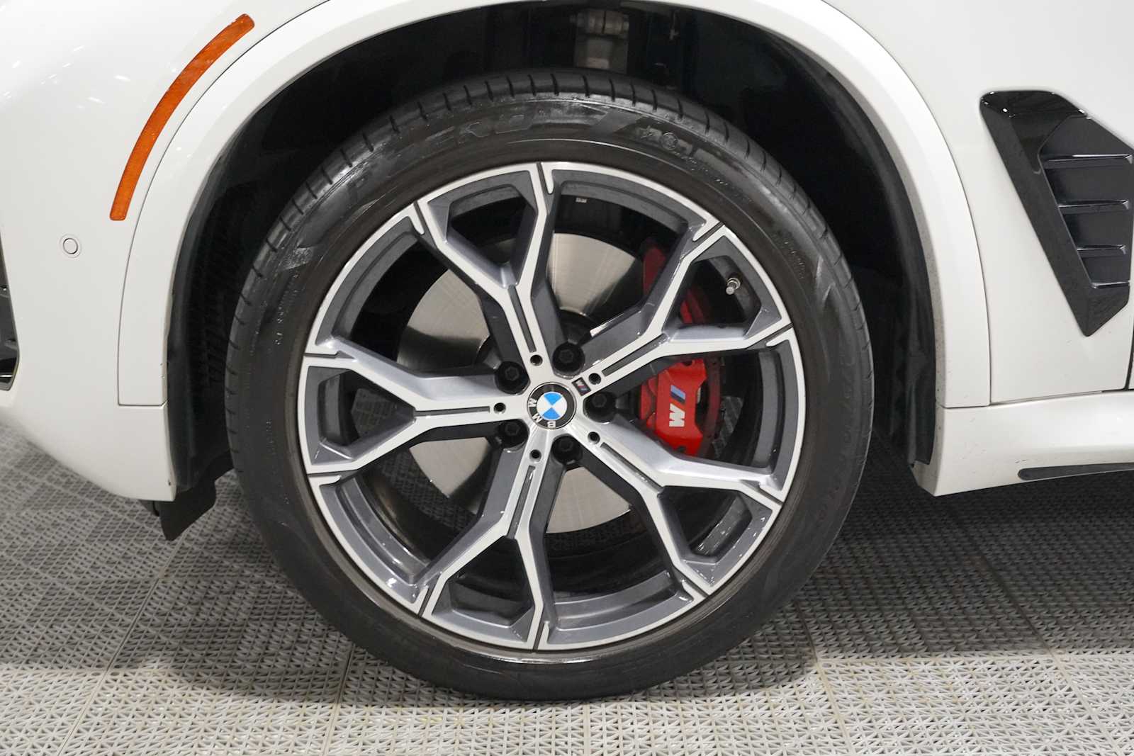 Certified Used 2024 Mineral White Metallic BMW sDrive40i image 8
