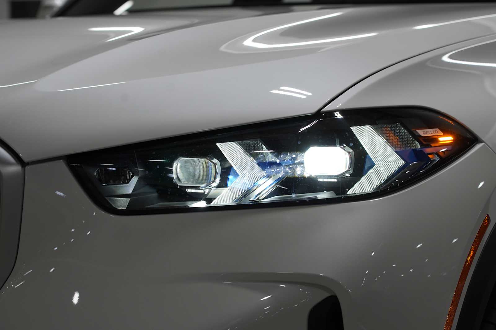 New 2026 Mineral White Metallic BMW sDrive40i image 6