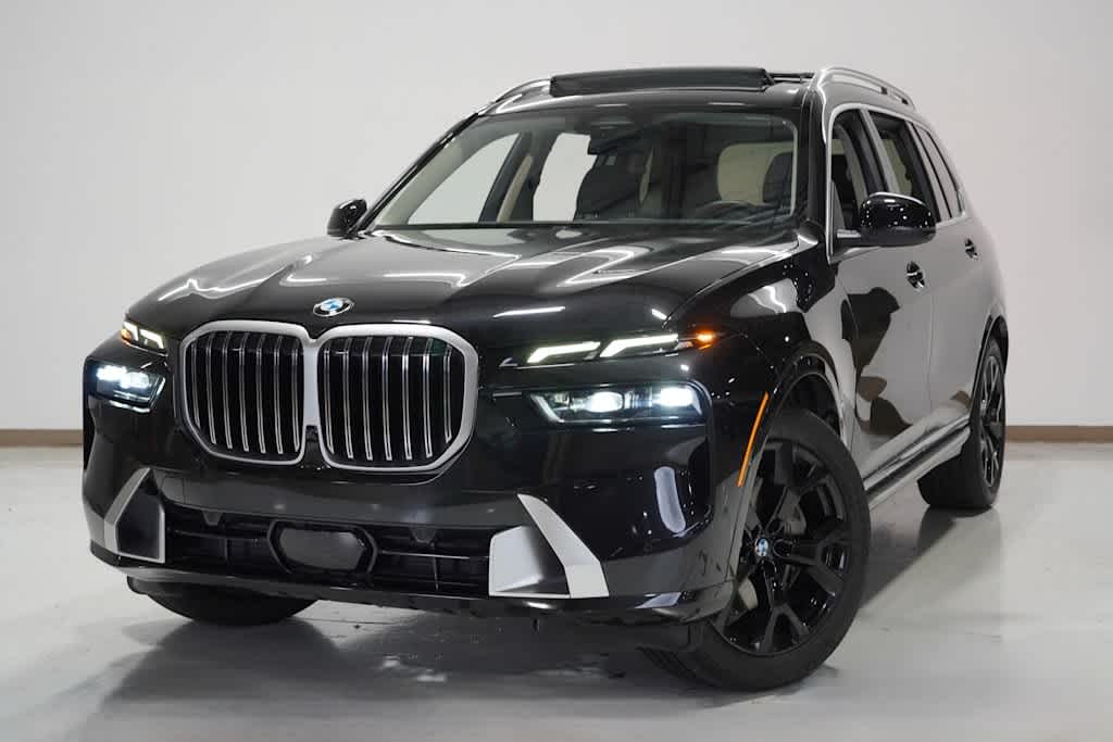 2023 BMW X7 Base's photo