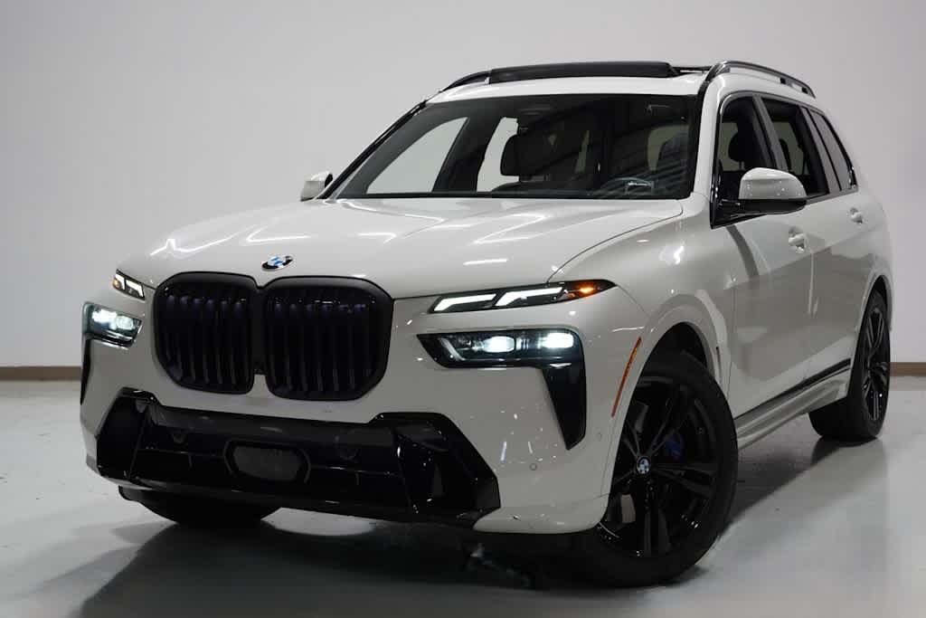 2023 BMW X7 40i's photo