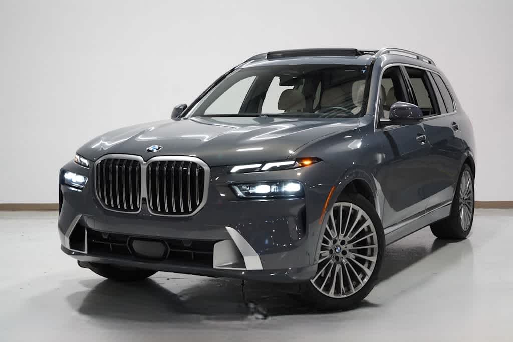 2025 BMW X7 40i's photo
