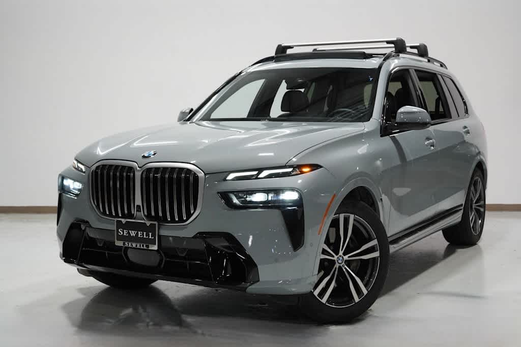 2023 BMW X7 40i's photo