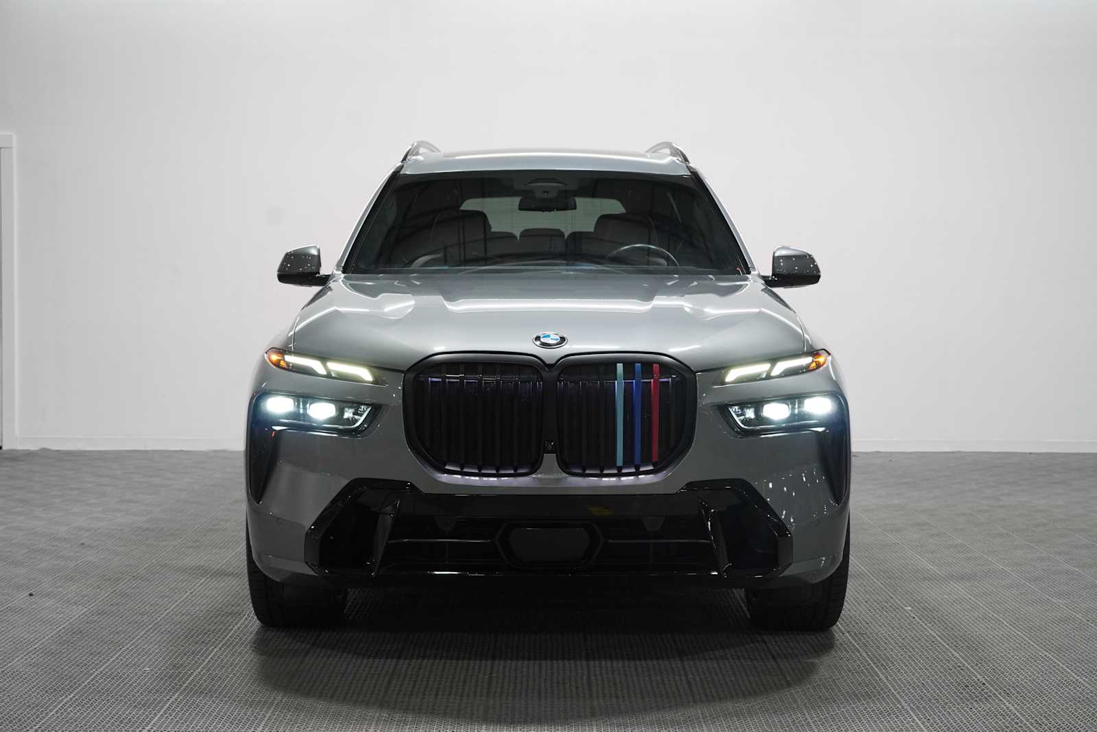 Certified Used 2024 Skyscraper Grey Metallic BMW xDrive40i image 2