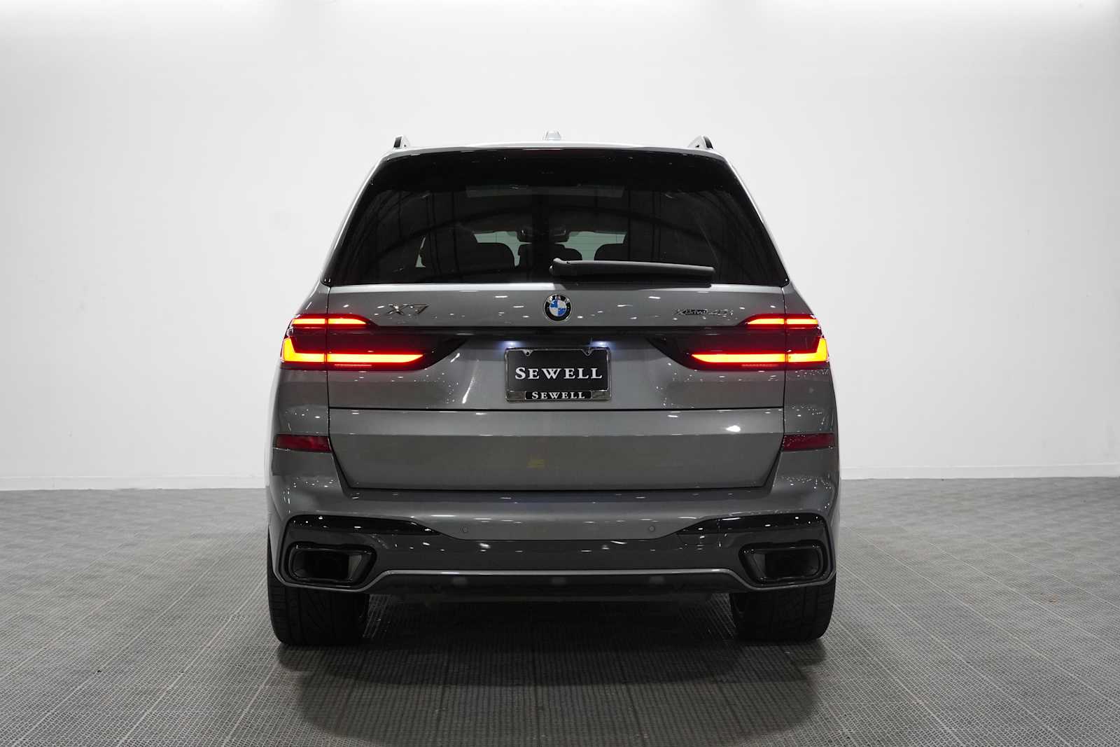 Certified Used 2024 Skyscraper Grey Metallic BMW xDrive40i image 4