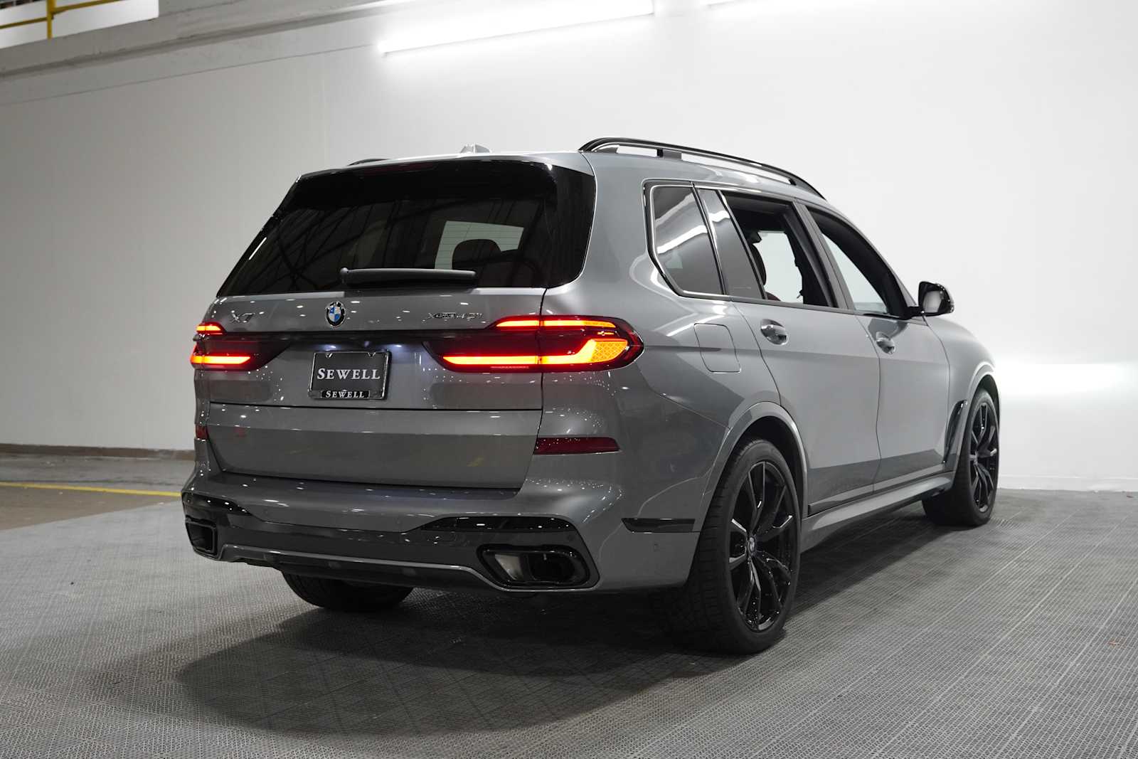 Certified Used 2024 Skyscraper Grey Metallic BMW xDrive40i image 5