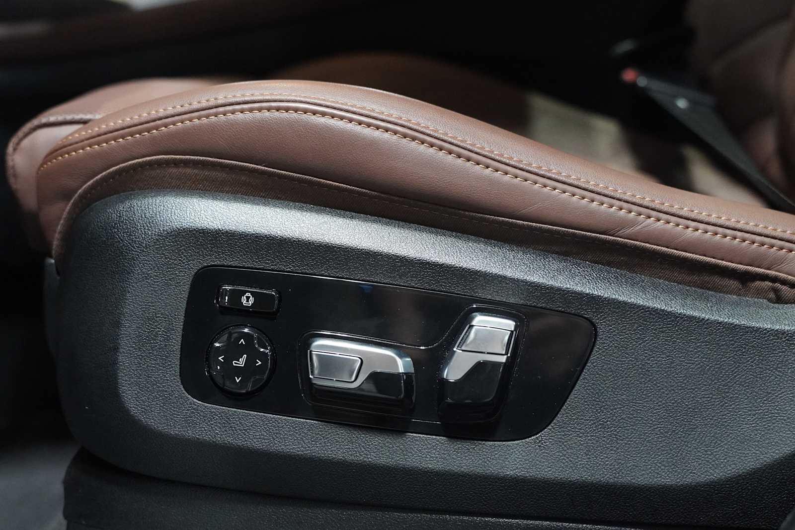 Certified Used 2024 Skyscraper Grey Metallic BMW xDrive40i image 13