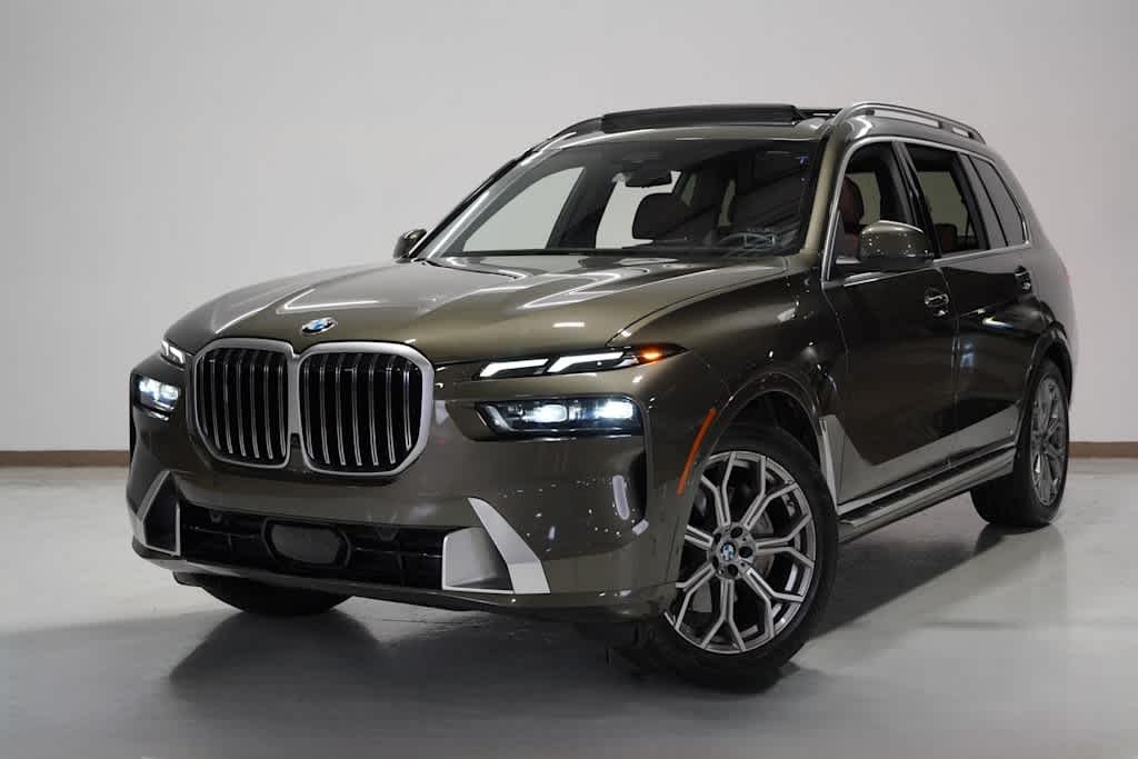 2023 BMW X7 40i's photo