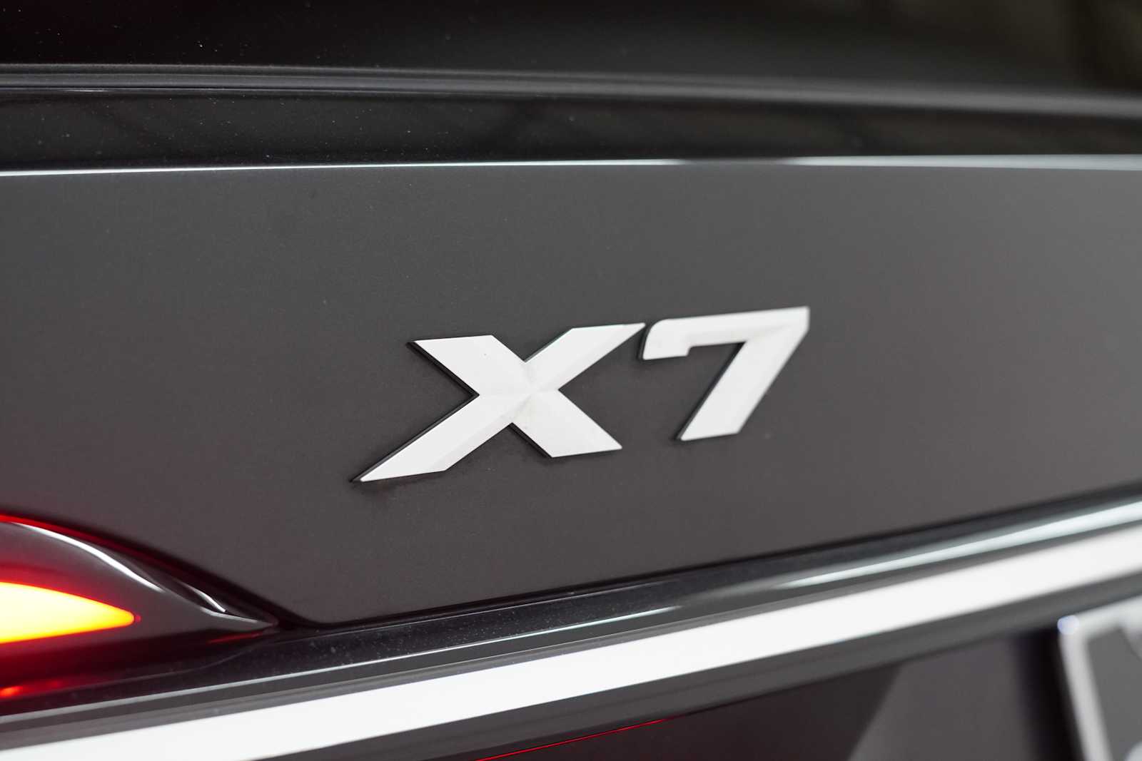 Used 2023 Black Sapphire Metallic BMW xDrive40i image 9
