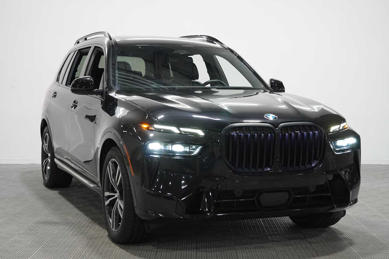 Used 2023 Black Sapphire Metallic BMW xDrive40i image 3