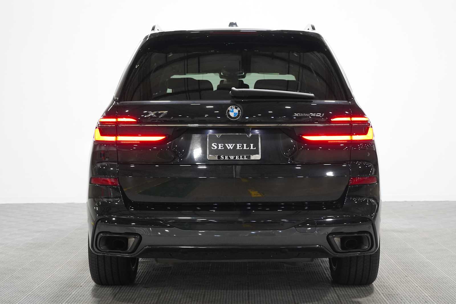Used 2023 Black Sapphire Metallic BMW xDrive40i image 5