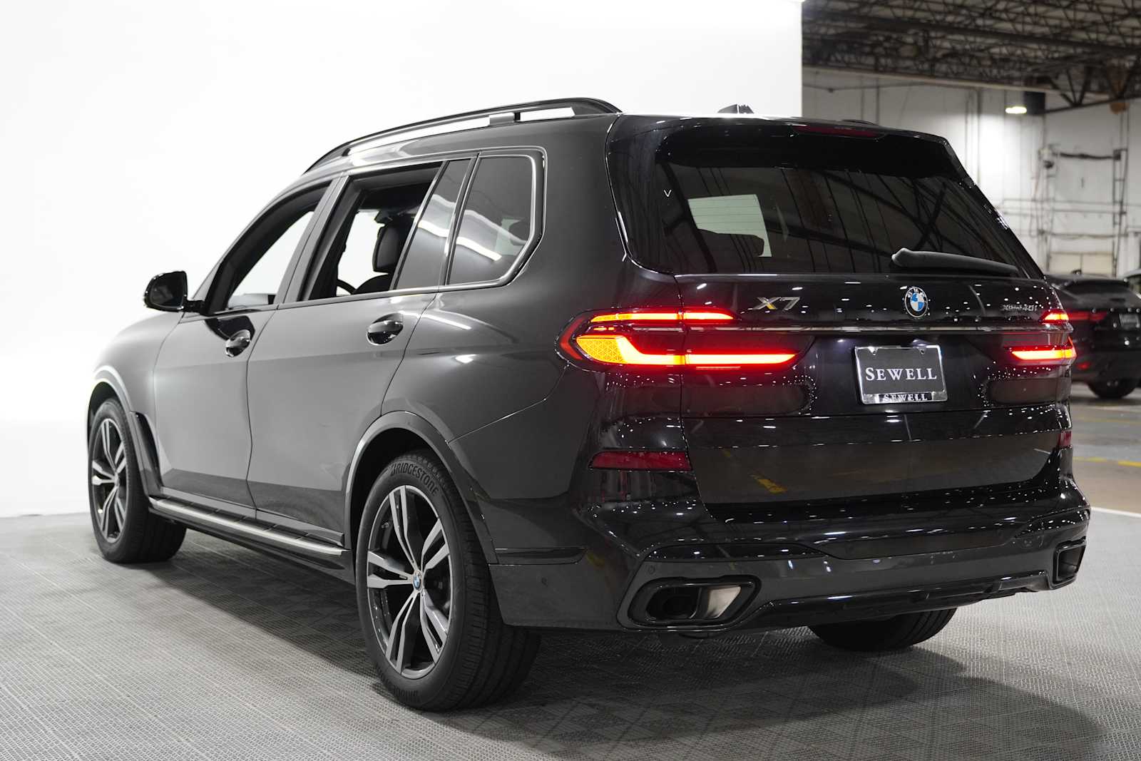 Used 2023 Black Sapphire Metallic BMW xDrive40i image 6