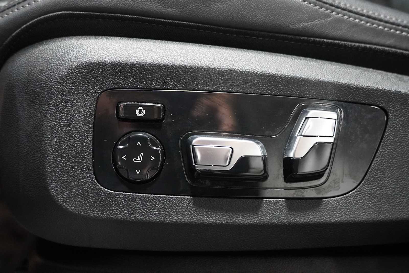 Used 2023 Black Sapphire Metallic BMW xDrive40i image 13