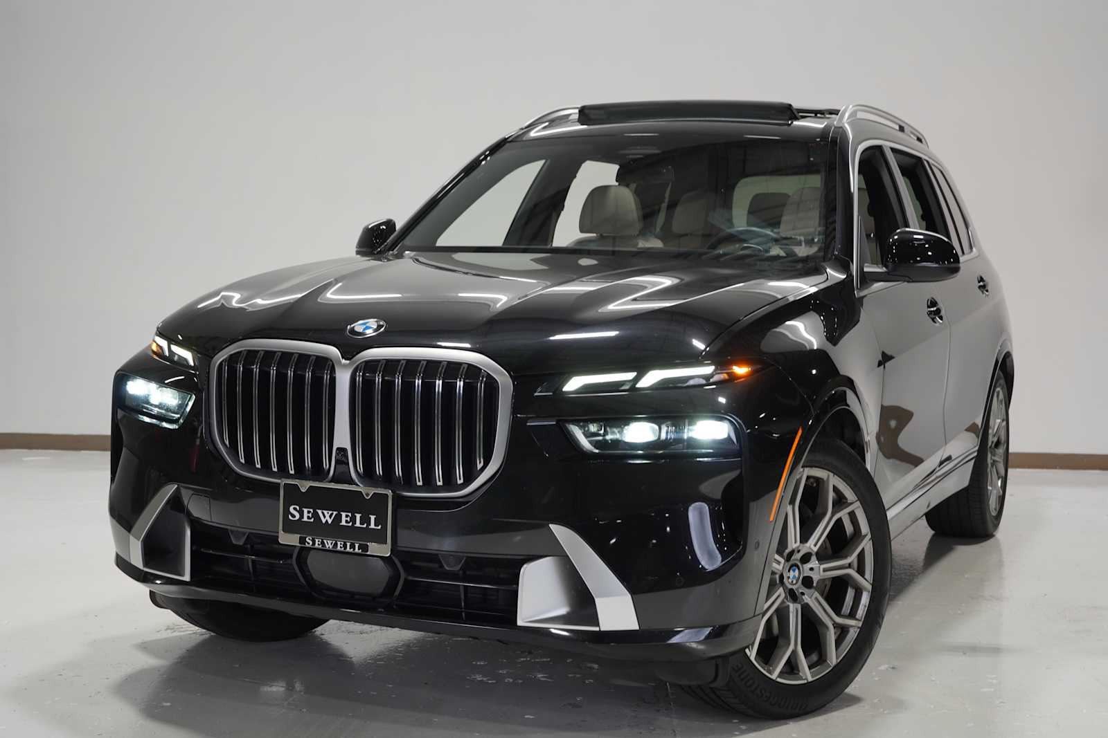 2023 BMW X7 Base's photo