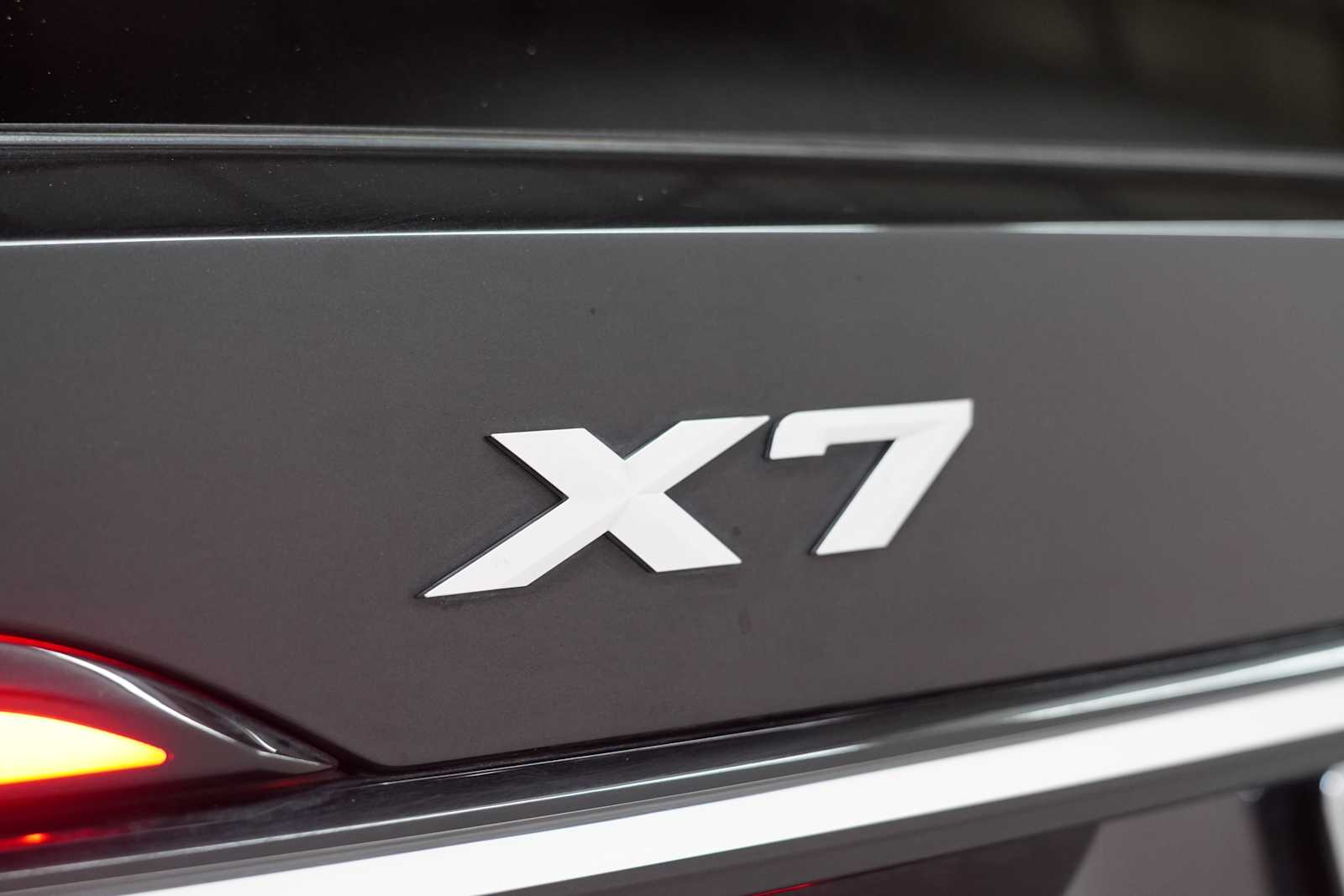 Certified Used 2025 Black Sapphire Metallic BMW xDrive40i image 9