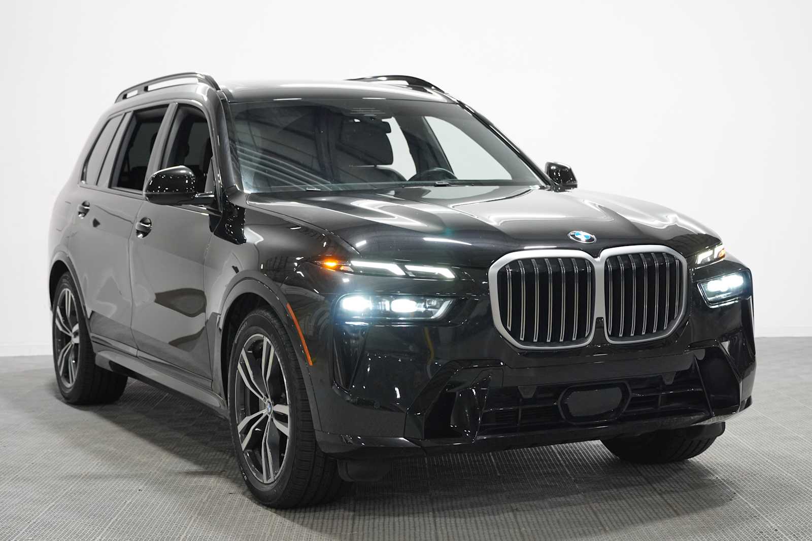 Certified Used 2025 Black Sapphire Metallic BMW xDrive40i image 3