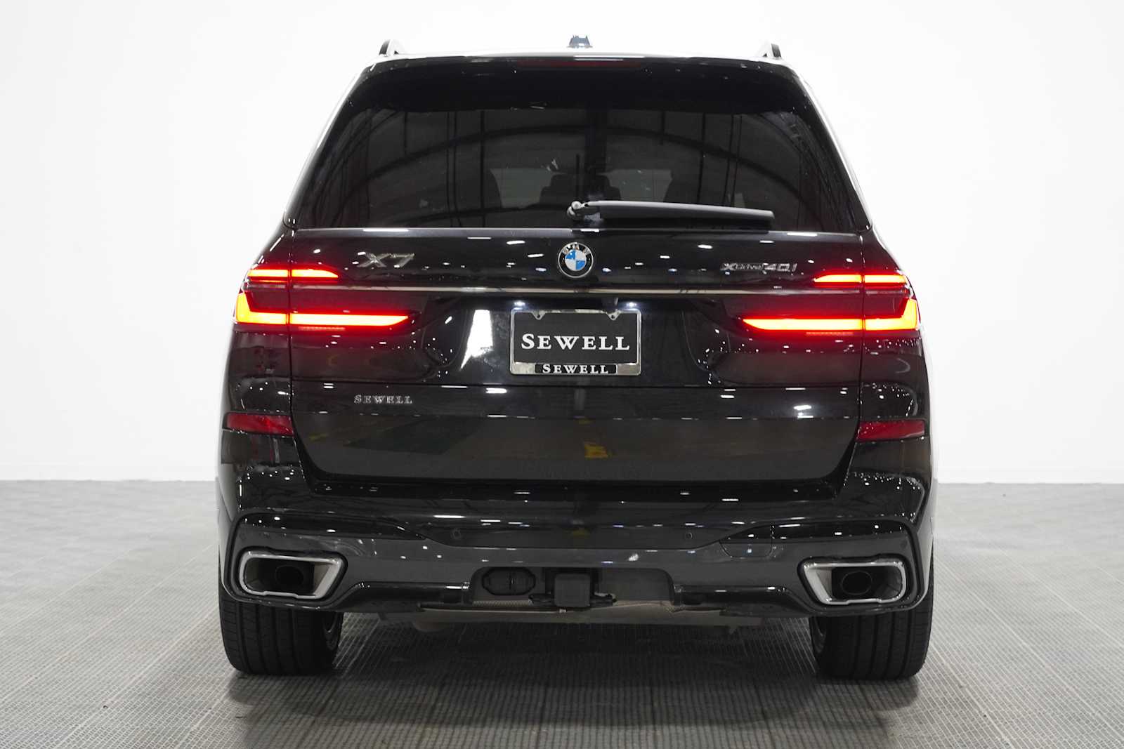 Certified Used 2025 Black Sapphire Metallic BMW xDrive40i image 5