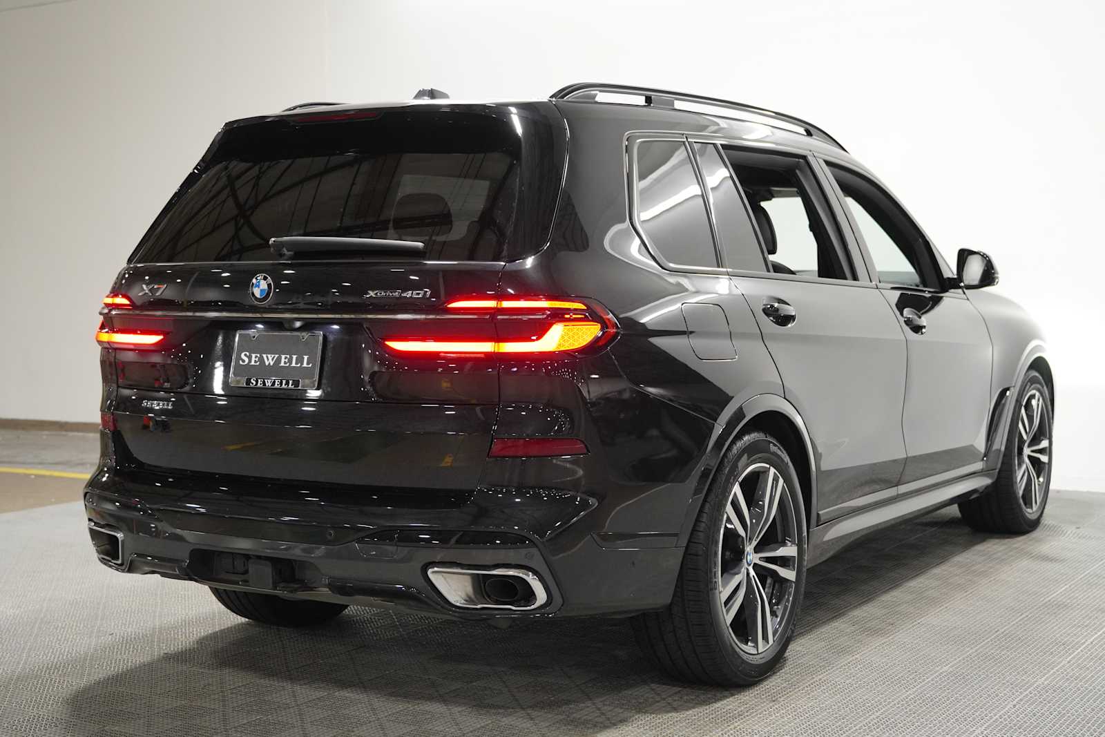 Certified Used 2025 Black Sapphire Metallic BMW xDrive40i image 4