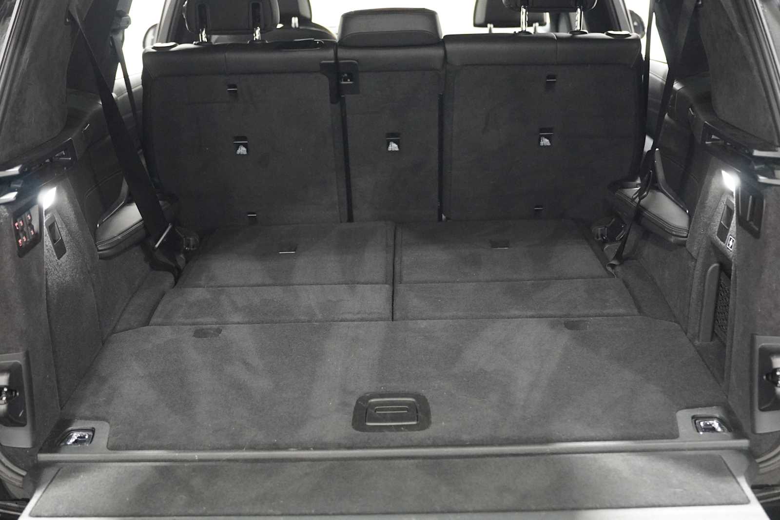Certified Used 2025 Black Sapphire Metallic BMW xDrive40i image 25