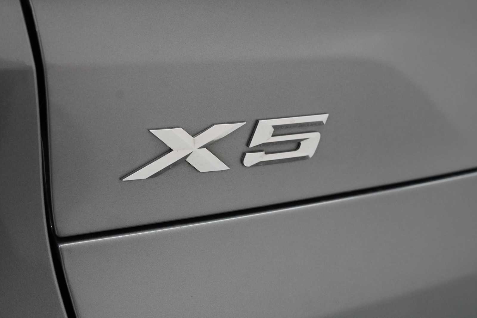 Used 2024 Skyscraper Grey Metallic BMW xDrive40i image 9