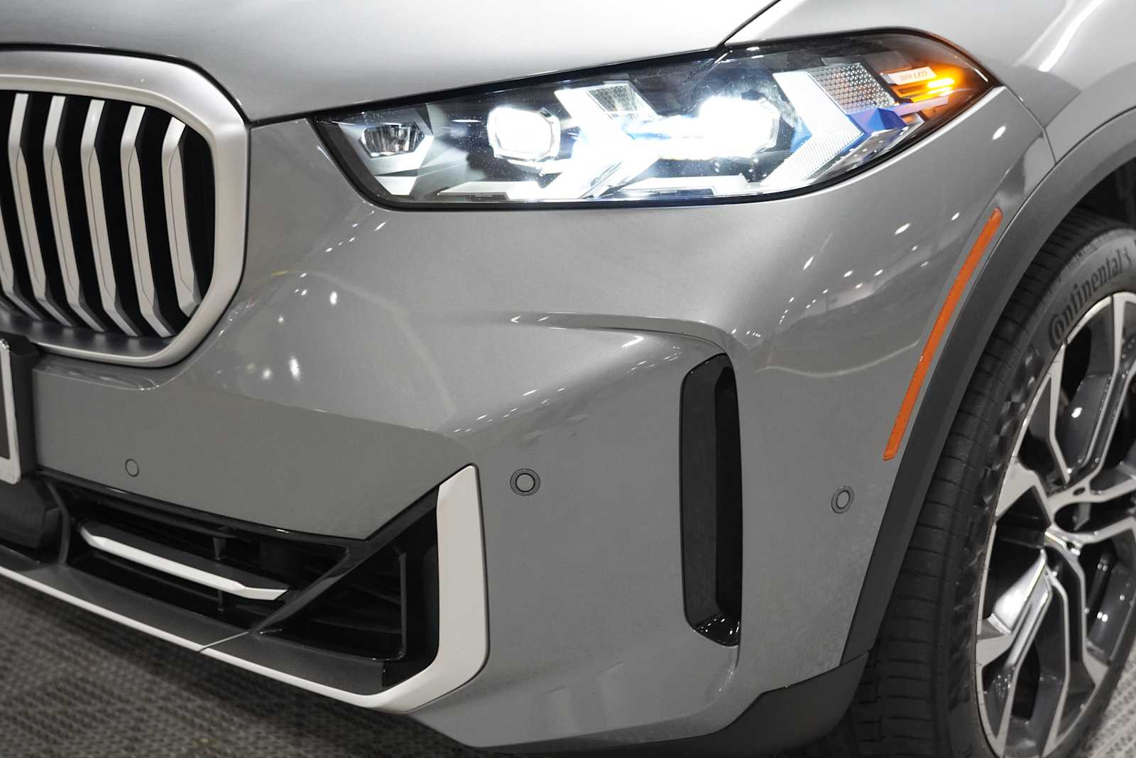 Used 2024 Skyscraper Grey Metallic BMW xDrive40i image 7