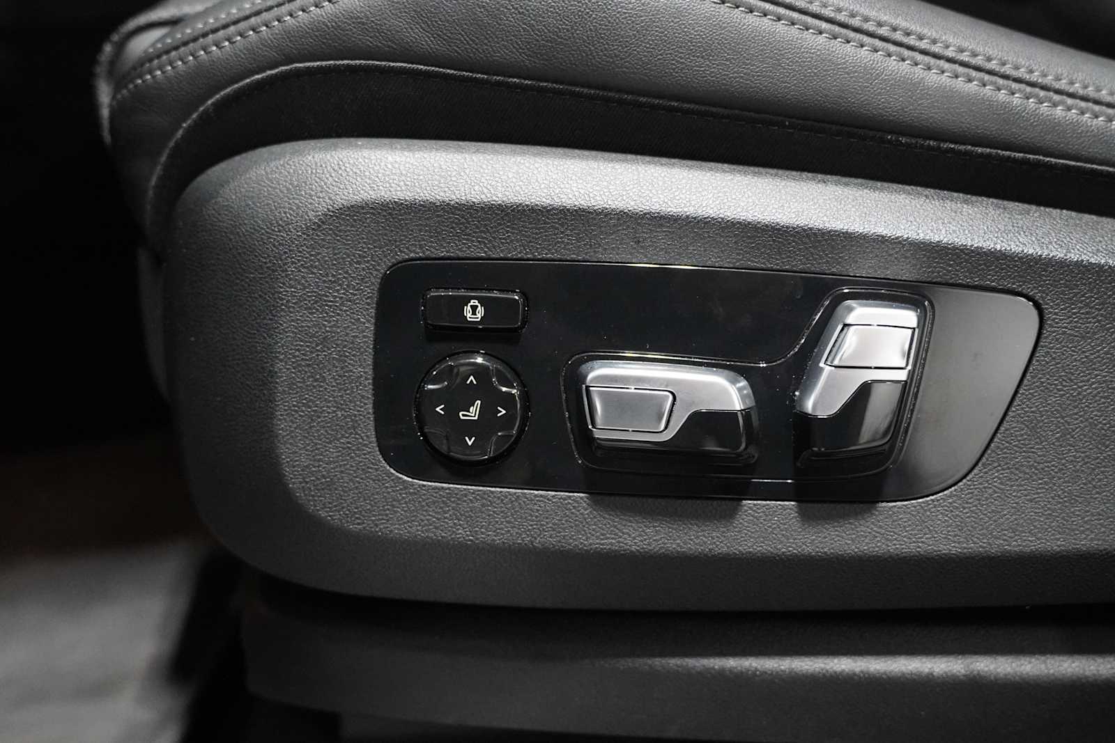 Used 2024 Skyscraper Grey Metallic BMW xDrive40i image 13