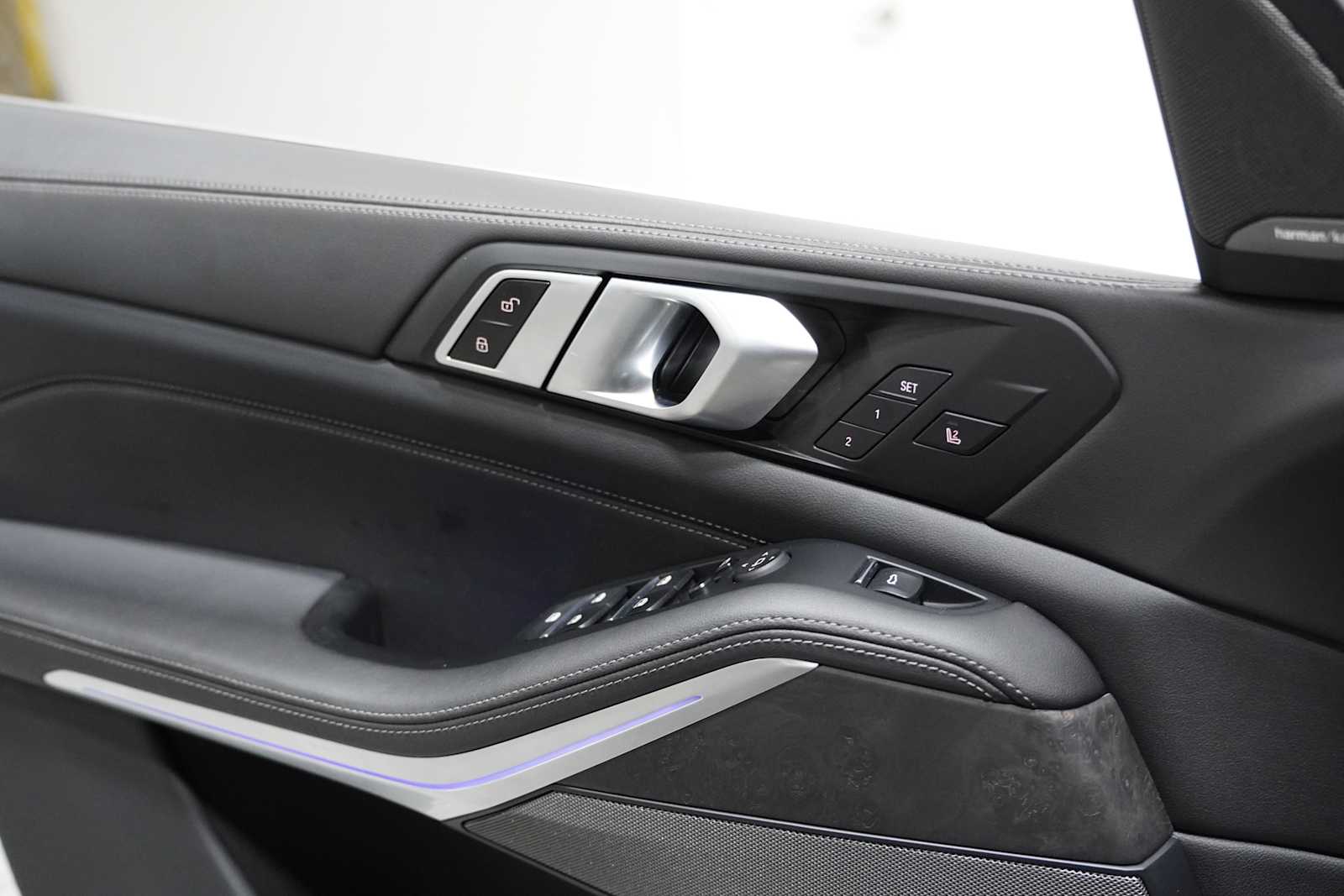 Used 2024 Skyscraper Grey Metallic BMW xDrive40i image 14