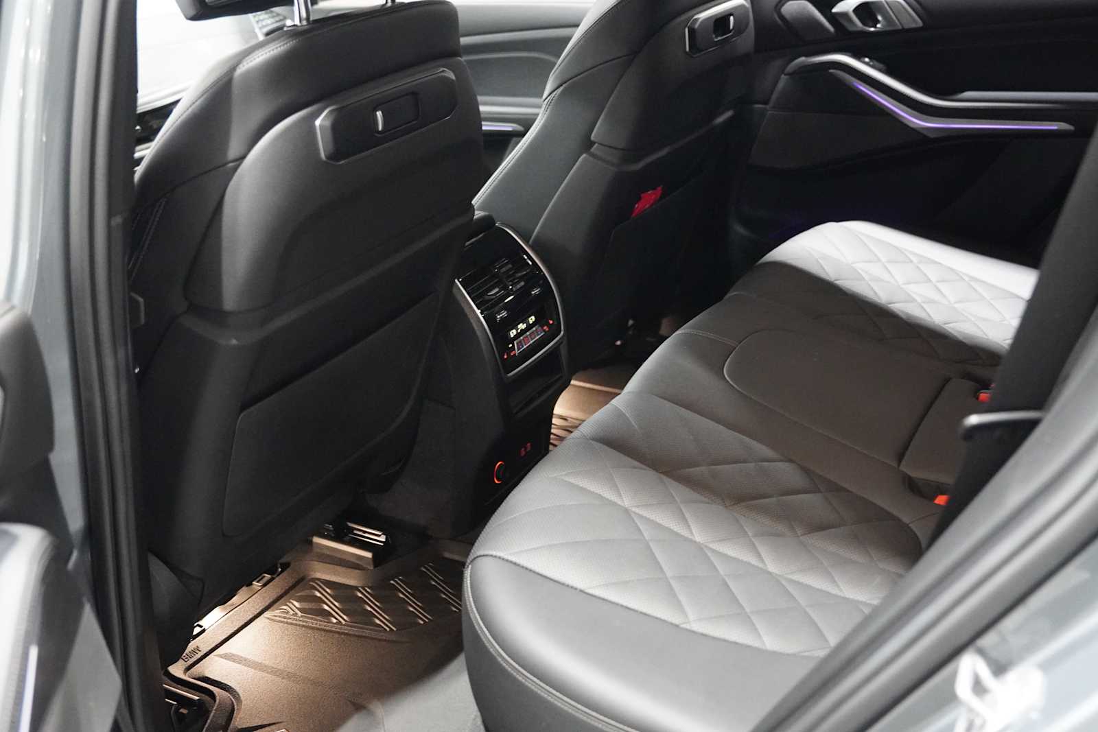 Used 2024 Skyscraper Grey Metallic BMW xDrive40i image 23
