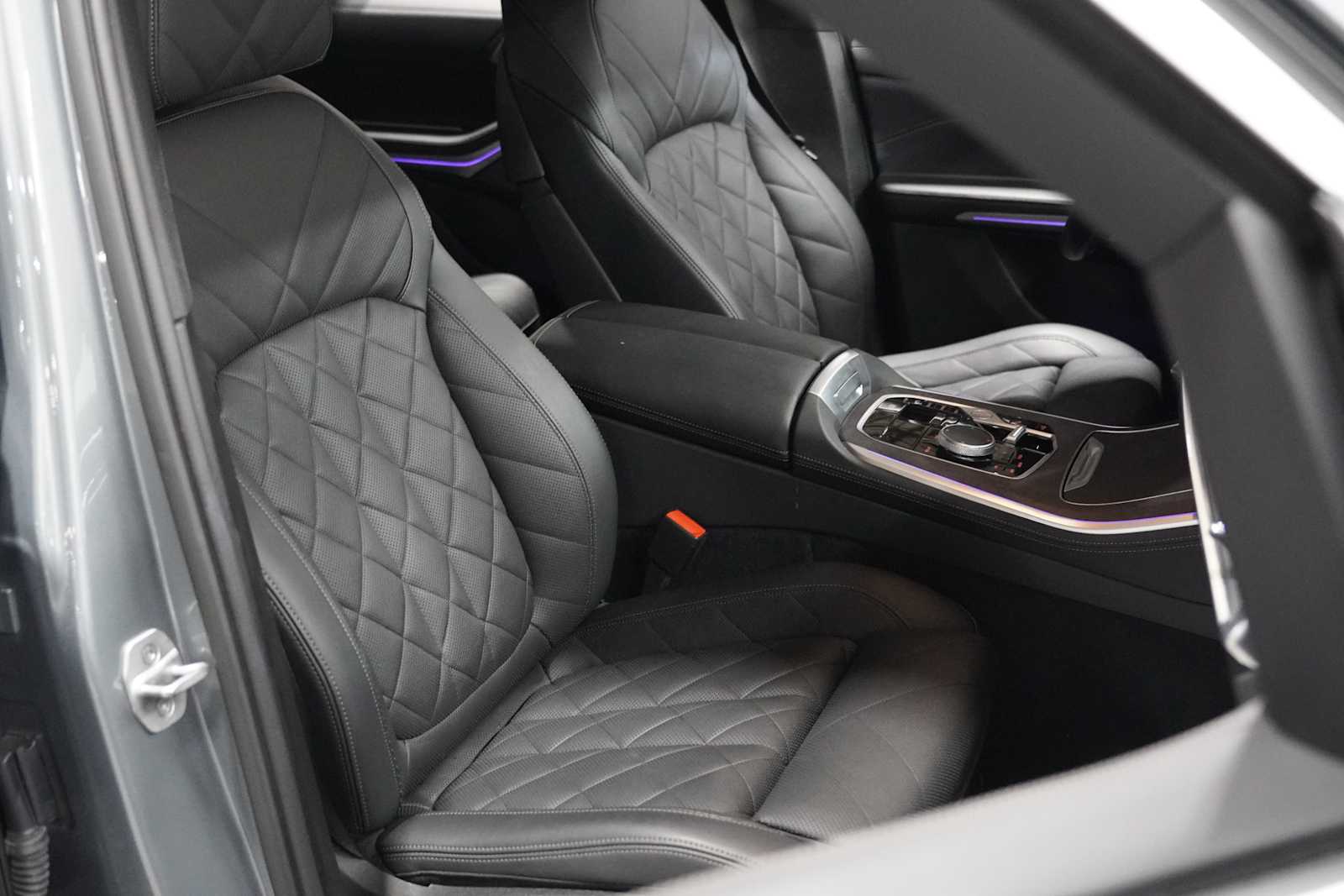 Used 2024 Skyscraper Grey Metallic BMW xDrive40i image 11