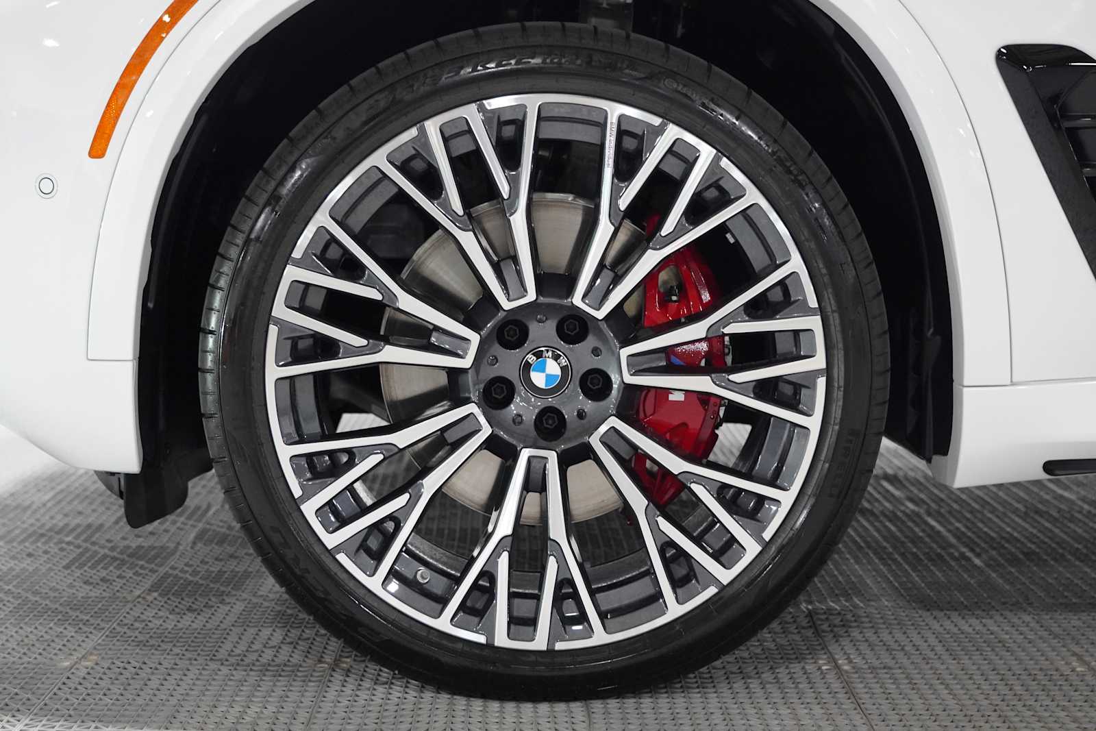 New 2026 Mineral White Metallic BMW xDrive40i image 7