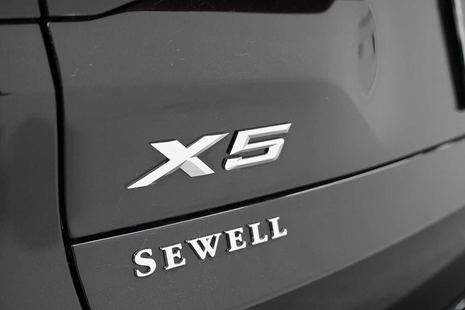 Used 2026 Black Sapphire Metallic BMW xDrive40i image 8