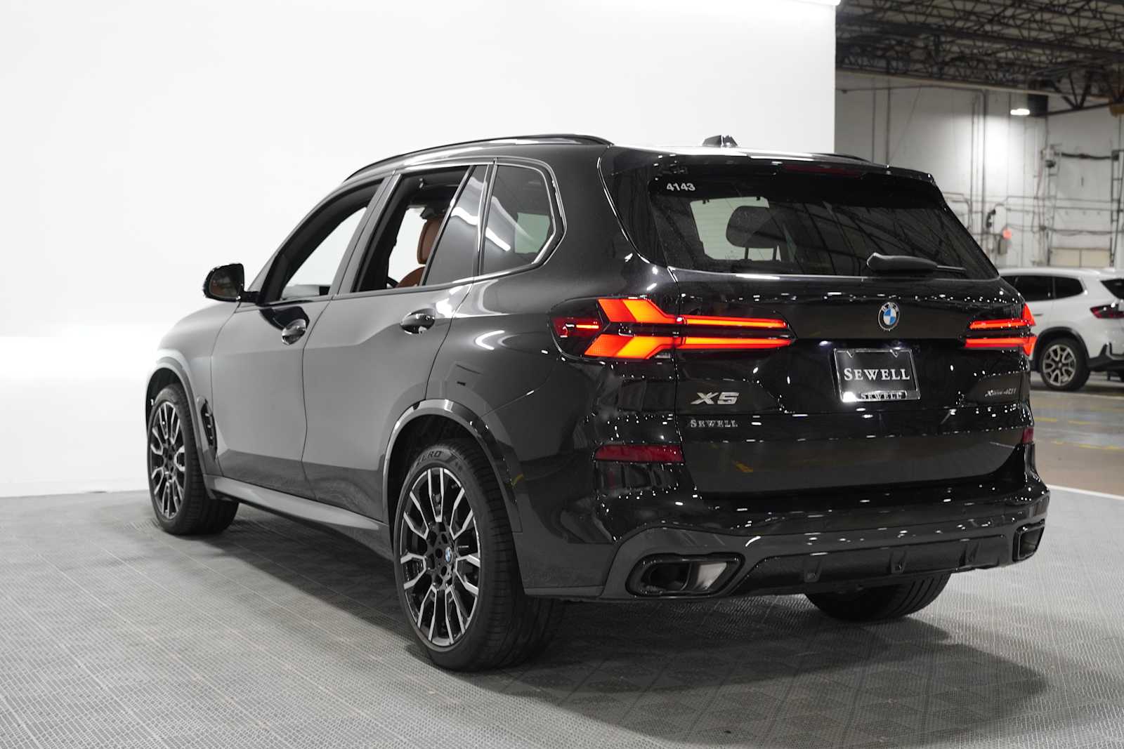 Used 2026 Black Sapphire Metallic BMW xDrive40i image 5