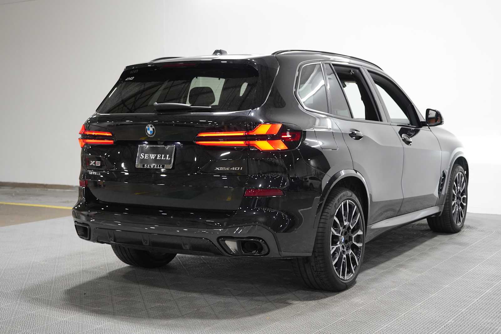 Used 2026 Black Sapphire Metallic BMW xDrive40i image 4